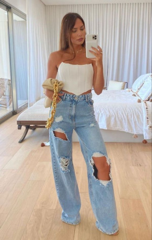 Light Blue High Rise Mom Jeans Outfit Ideas With White Crop Top, Jeans