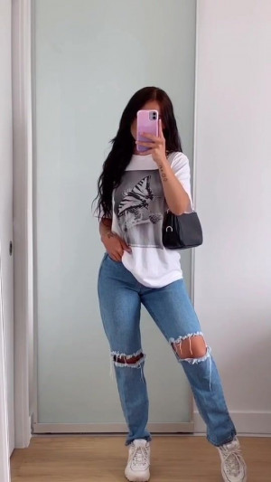 Light Blue Jeans, School Baddie Fashion Tips With White T-shirt, Mode 2022 Ado