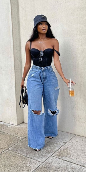 Light Blue Jeans, Baddie Concert Fashion Trends With Black Top