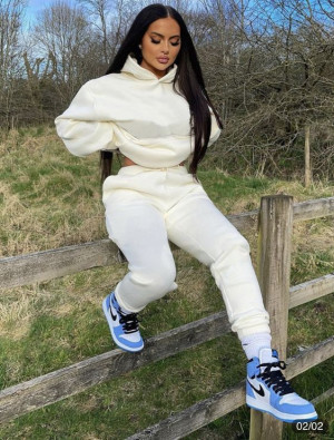 Instagram Baddie Outfit Trends With White Jeans, Clothing