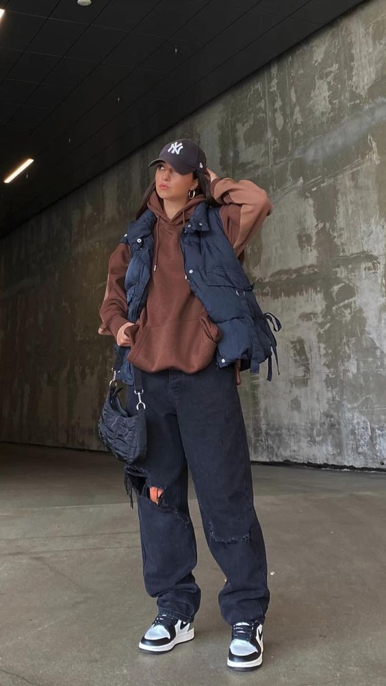 She pulls off the tomboy look with ease in brown top and loose jeans!