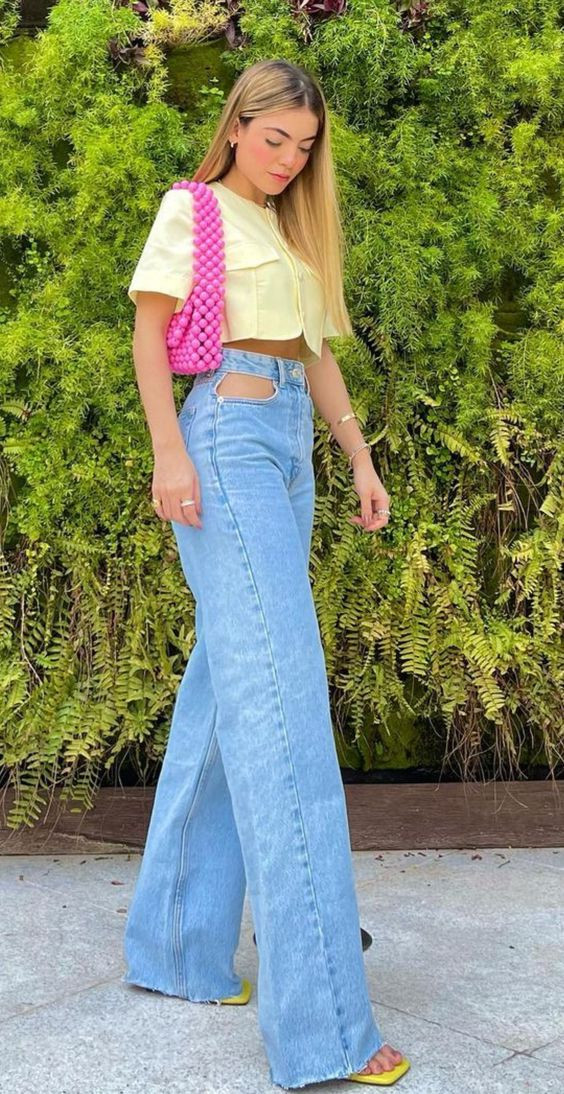 Light Blue Mom Jeans Outfit Wardrobe Ideas With T-shirt, Cute Outfits | Mom jeans, wide-leg jeans, calÇa jeans boot, jeans baggy jeans