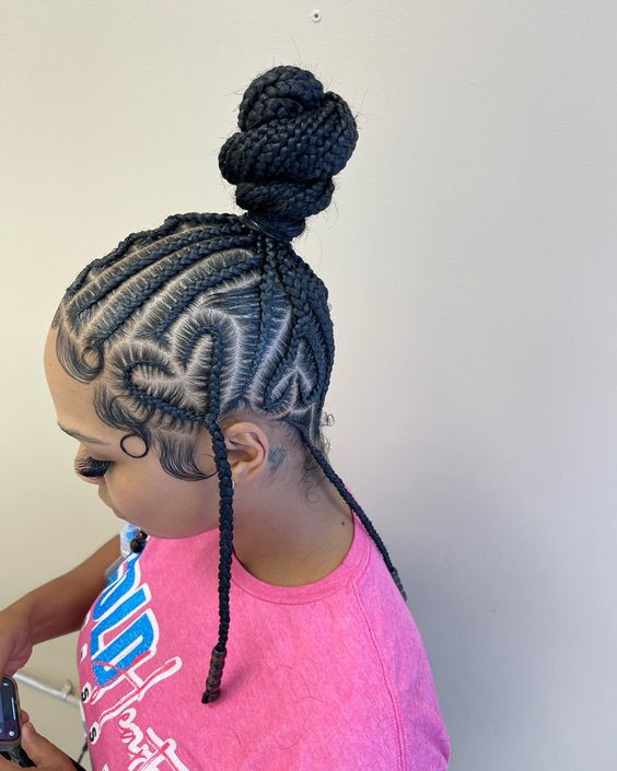 Electric blue look inspiration with braid, t-shirt