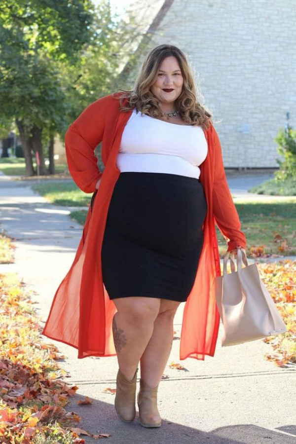 She's got the secret sauce for curvy glam with those rustic tones. Nailing it, right?