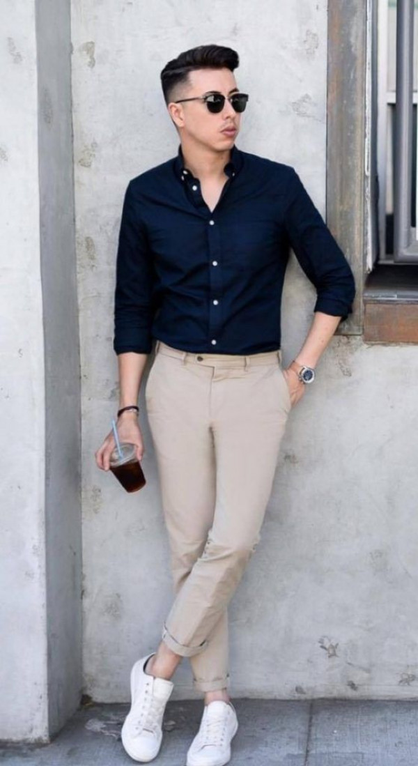 Pair up a smart cotton shirt with versatile chinos for a jury-approved look!