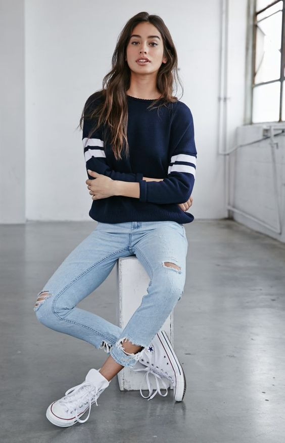 Light Blue Jeans, Tomboy Outfit Trends With T-shirt | Slim-fit pants