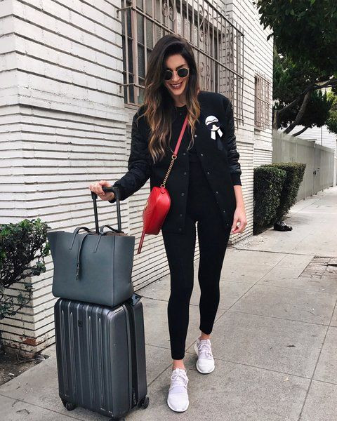 Airport Fashion Wear With Black Jeans, Estilo De Roupas Para Aeroporto | , airport