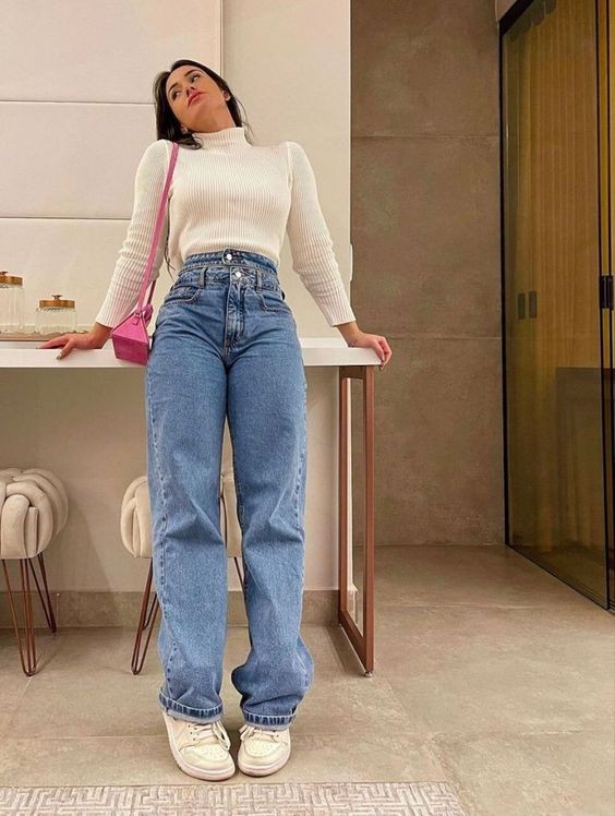 Light Blue High Waisted Mom Jeans Outfit Ideas With White Top, Pantalón De Mezclilla Pierna Ancha | Wide leg, casual wear