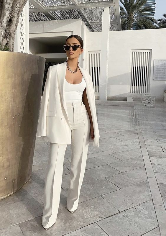 Classy Blazer Ideas With White Casual Trouser, Classy Woman Instagram | Fashion design, alice + olivia