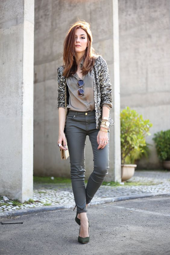 Sequin Blazer Attires Ideas With Grey Casual Trouser, Usar Blusa De Brilho | , sequin blazer