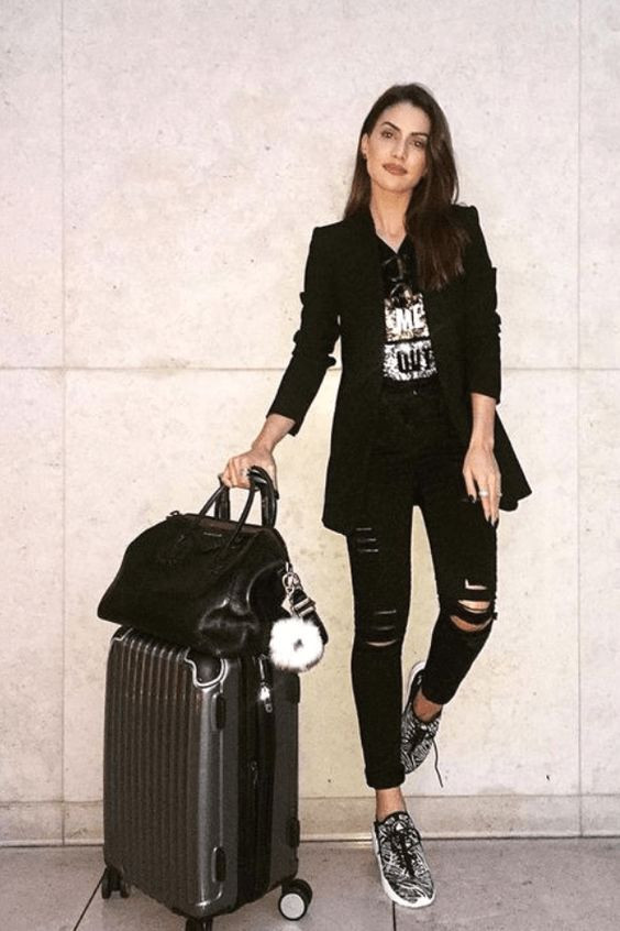 Airport Attires Ideas With Black Jeans, Aerolook Feminino Inverno | Women's pants, leather jacket, fashion design