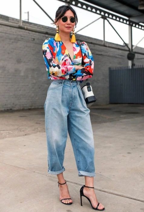 Light Blue High Rise Mom Jeans Outfit Ideas With Top, Rock Baggy Jeans | Wide-leg jeans