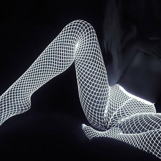 Outfit inspiration luminous fishnet stockings tints and shades