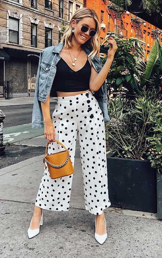 White Pants Outfit With Black Top, Roupa Para Almoço De Domingo | Crop top, polka dot, luggage and bags