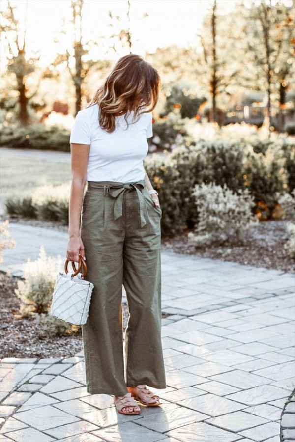 Pairing Loose Pants with Trendy Tops for Effortless Style!