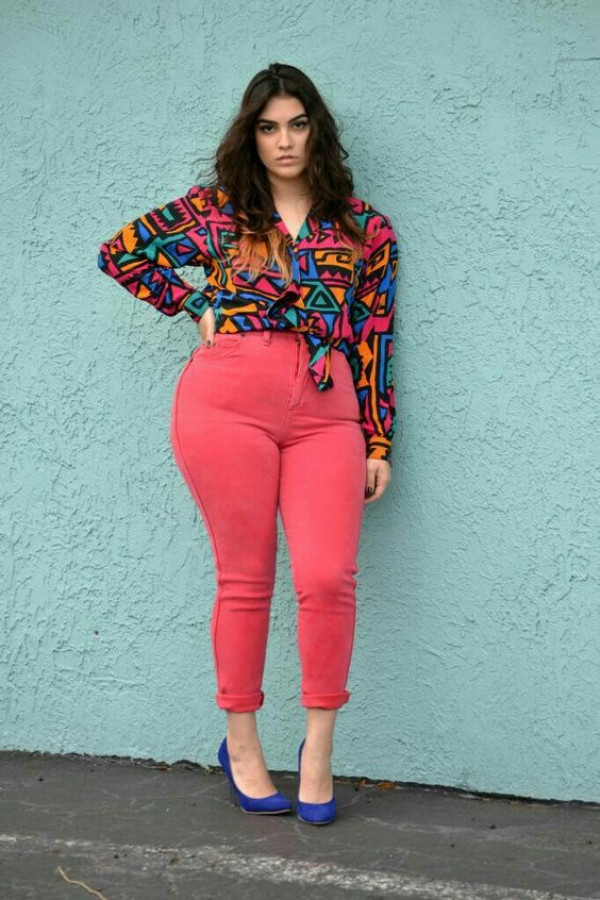 Bold and beautiful vibes! This beautiful white girl's got a thing for colorful prints and bright jeans