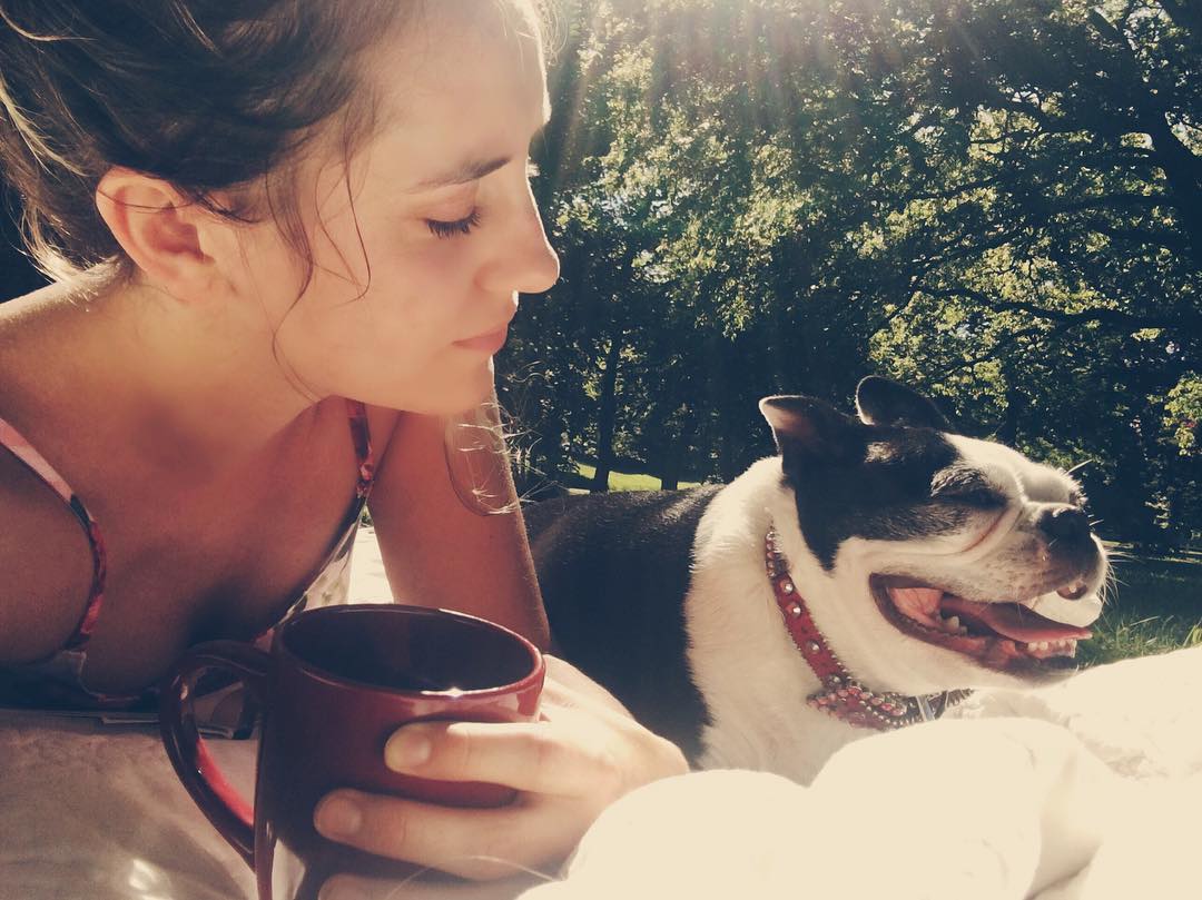 Lainey Wilson Bikini with dog