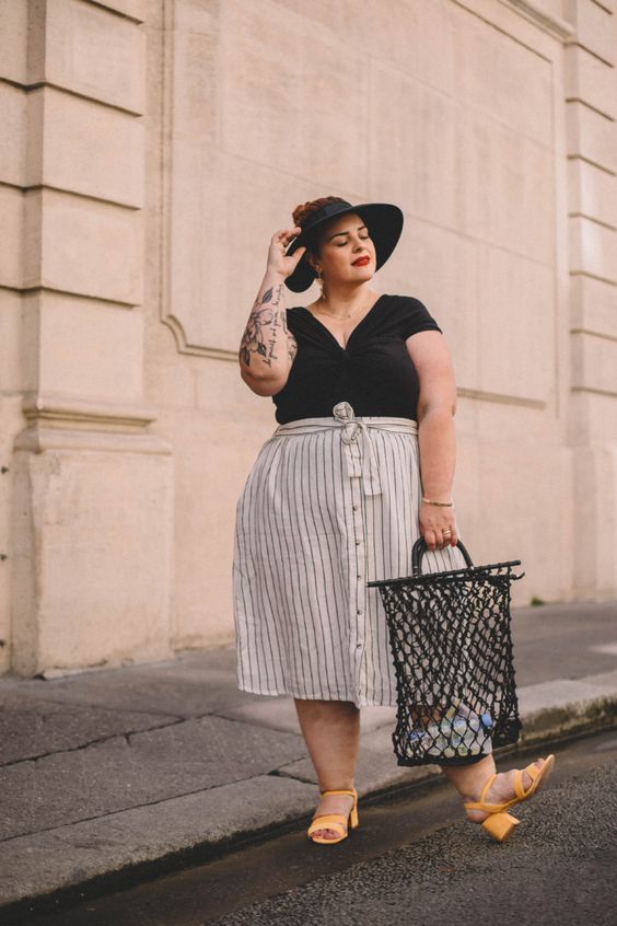 Plus-size skirts for a summer outfit 