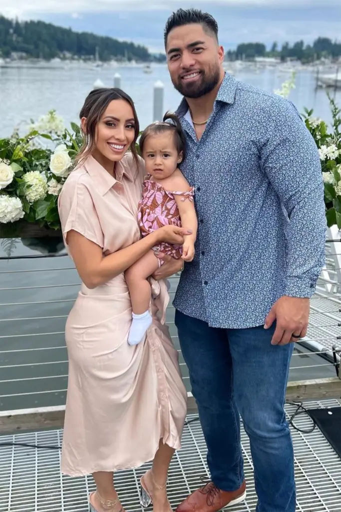 Jovi Nicole Engbino and Manti Te'o with their baby