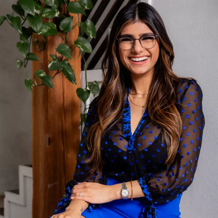 Mia Khalifa Cute Photo In Specs Mia Khalifa Cute Photo In Specs