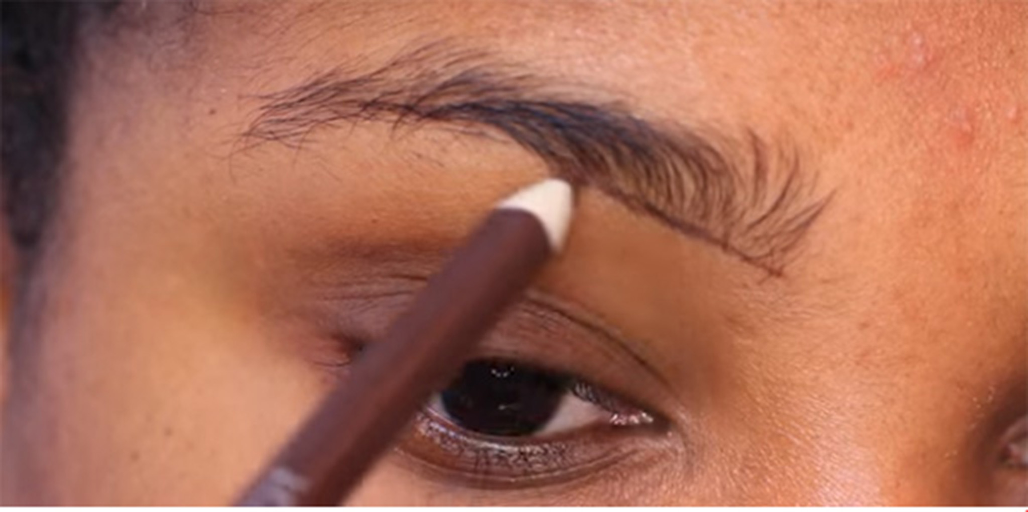 Step By Step Tutorial To Get Sharp Eyebrows Without Threading